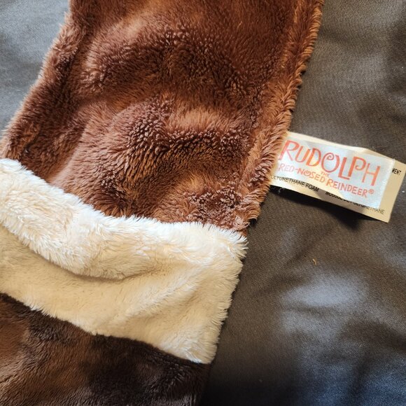 Holiday hat with built in mittens - Rudolph - Picture 4 of 6